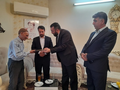 دیدار مسئولان سازمان همیاری شهرداریهای خراسان رضوی با خانواده شهدا 
