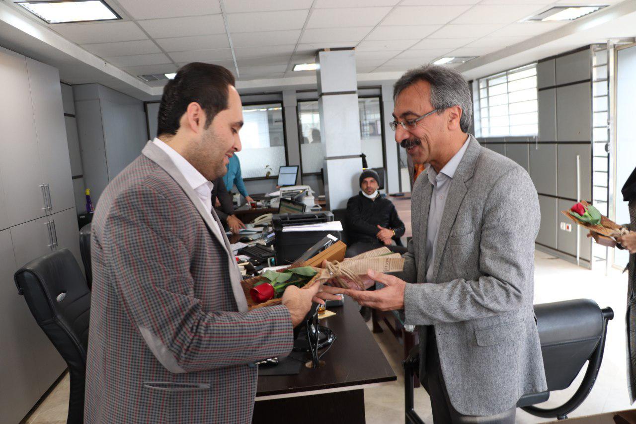 تقدیر از کارکنان واحد بیمه سازمان همیاری به مناسبت 13 آذر روز صنعت بیمه