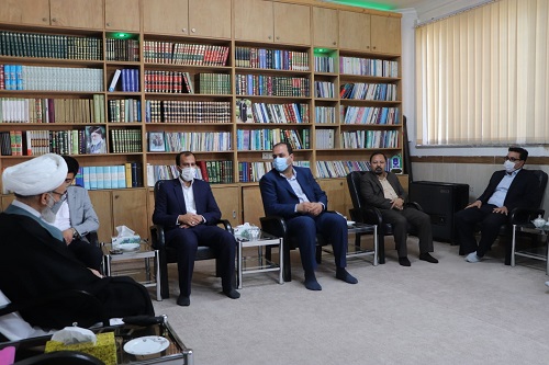 دیدار مدیرعامل سازمان همیاری شهرداری ها با امامان جمعه اهل سنت و تشیع تایباد