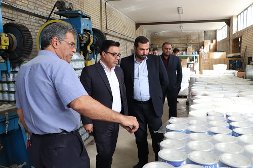 بازدید مسئولان سازمان همیاری از یک شرکت رنگ سازی  در شهرک صنعتی مشهد
