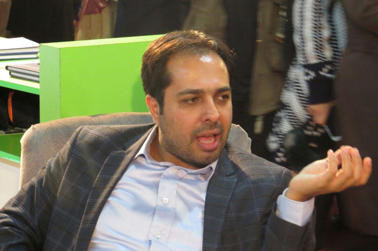 بازدید مسوولان سازمان همیاری و شهرداری های مختلف از نمایشگاه هفته پژوهش