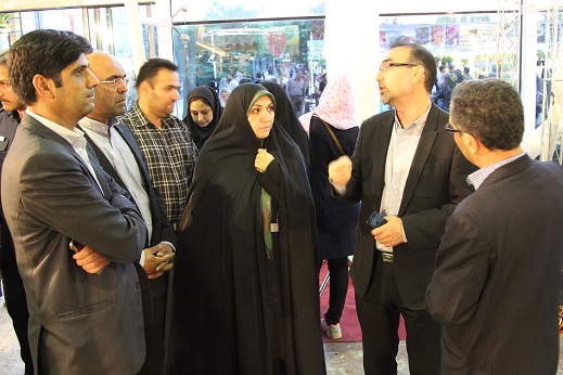 بازدید بتول گندمی عضو شورای شهر مشهد از نمایشگاه گل و گیاه