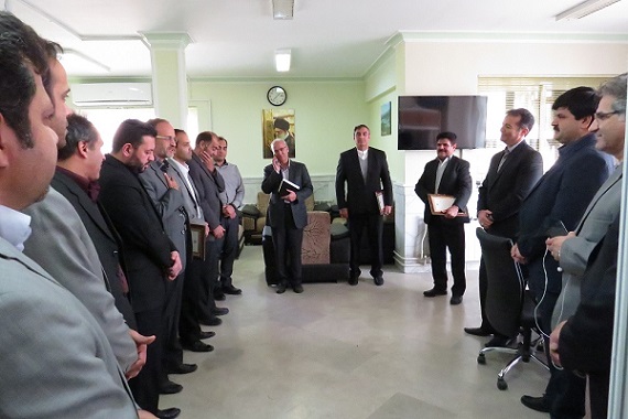 در راستای اجرای قانون منع بکارگیری از بازنشتگان انجام شد؛ تجلیل و تودیع بازنشستگان شاغل در سازمان همیاری شهرداری های خراسان رضوی 