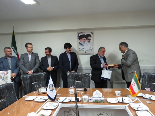 با حضور کارکنان و مدیران سازمان همیاری انجام شد؛  تجلیل از مدیرعامل و قائم مقام پیشین سازمان همیاری شهرداریهای خراسان رضوی 