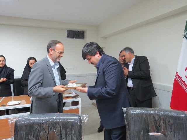 به مناسبت میلاد حضرت ابوالفضل(ع) انجام شد؛ تجلیل از کارمندان جانباز سازمان همیاری خراسان رضوی
